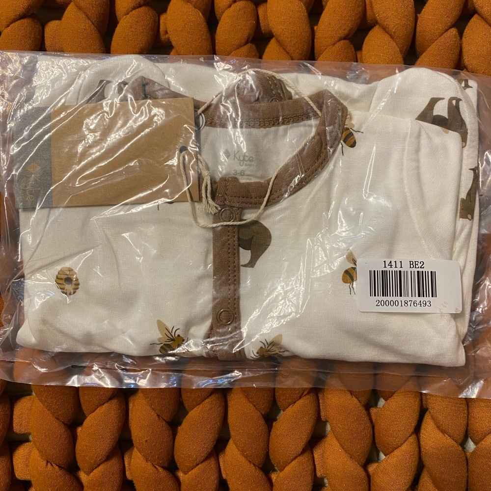 Kyte Baby snap footie pajamas in “Honey Bear” retired print, 3-6 mo, nwt
